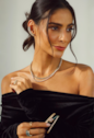BRINCO EAR CUFF CURVO CRAVEJADO AZUL PARAÍBA BANHADO A OURO 18K BM2365-O
