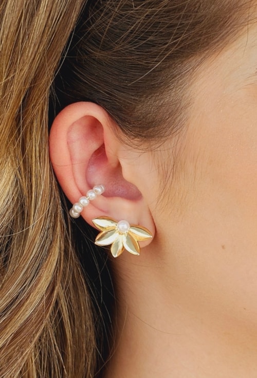 BRINCO EAR CUFF DE FLOR COM PÉROLA NO OURO BM1809-O