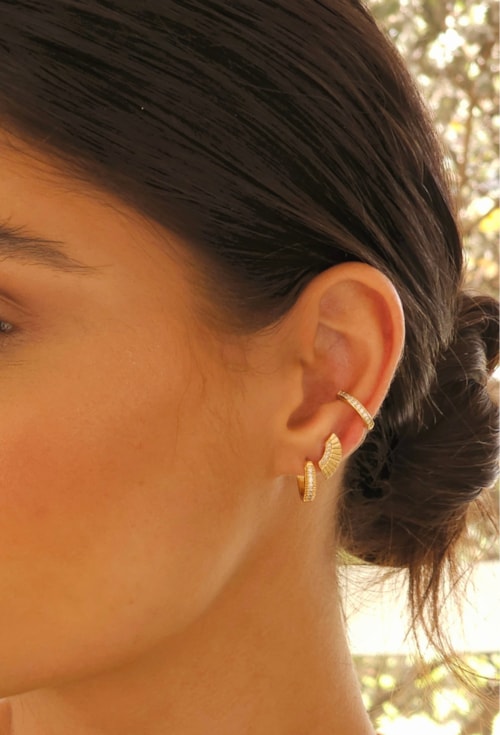 BRINCO EAR CUFF TEXTURIZADO COM ZIRCÔNIA BM1587-O BRINCO EAR CUFF TEXTURIZADO COM ZIRCÔNIA BM1587-O