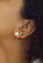 BRINCO EAR HOOK COM PÉROLA NO OURO BM2055-O