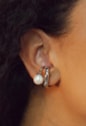 BRINCO EAR HOOK COM PÉROLA NO RÓDIO BM2055-R