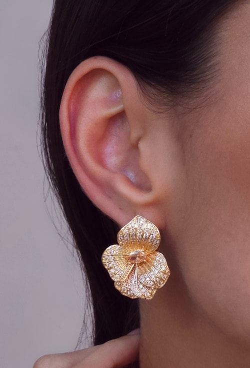 BRINCO FLOR CRAVEJADO BM2110-O | OURO MORGANITA BRINCO FLOR CRAVEJADO BM2110-O | OURO MORGANITA
