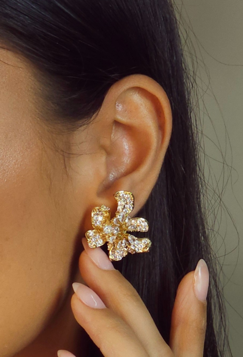 BRINCO FLORAL COM ZIRCÔNIAS CRAVEJADAS NO OURO BM2085-O