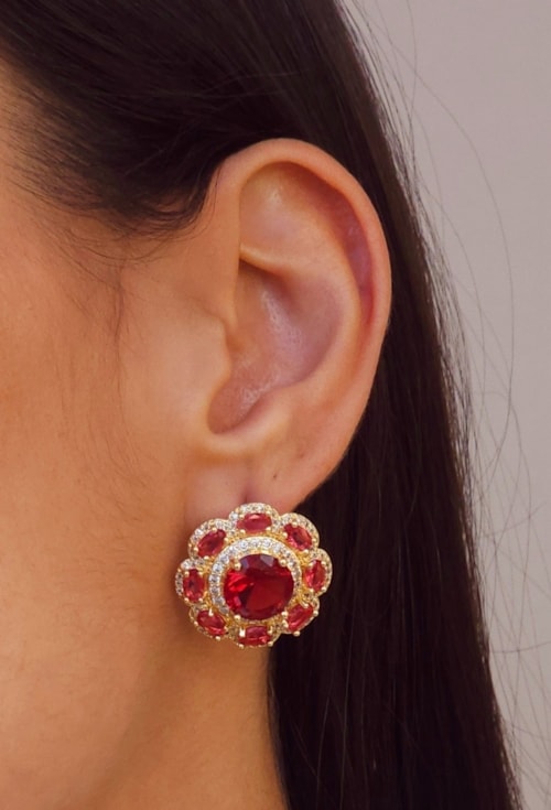 BRINCO FLORAL CRAVEJADO COM ZIRCÔNIA RUBI BM2088-O