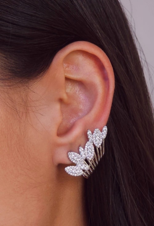 BRINCO FOLHAS CRAVEJADO COM PEDRA CRISTAL BM2112-R