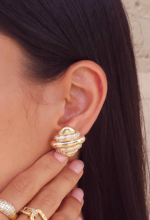 BRINCO GEOMÉTRICO COM ZIRCÔNIAS NO OURO BM2086-O BRINCO GEOMÉTRICO COM ZIRCÔNIAS NO OURO BM2086-O