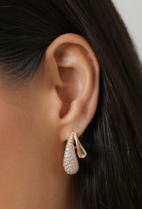 BRINCO GOTA CRAVEJADA COM DETALHE LISO OURO 18K BM2215-O