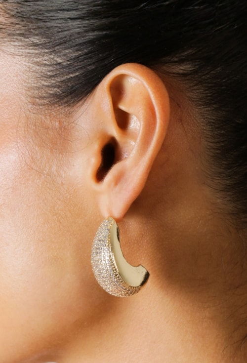 BRINCO GOTA CRAVEJADO COM TARRAXA EM BANHO OURO BM2139-O