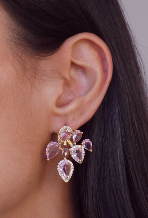 BRINCO GOTA CRAVEJADO COM ZIRCÔNIAS KUNZITA BM2090-O BRINCO GOTA CRAVEJADO COM ZIRCÔNIAS KUNZITA BM2090-O