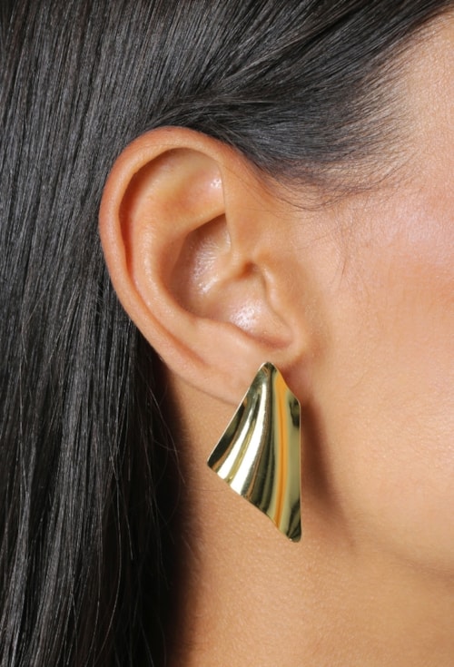 BRINCO LEQUE ALONGADO TEXTURIZADO NO OURO BM2180-O