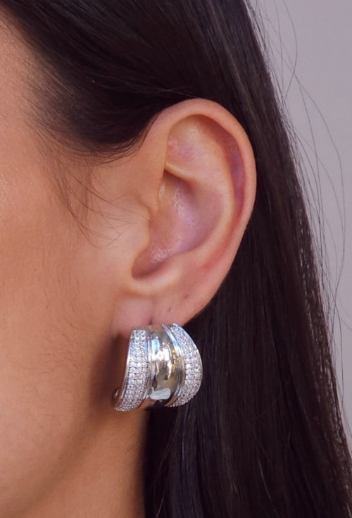 BRINCO MEIA ARGOLA CRAVEJADO COM PEDRA CRISTAL BM2109-R