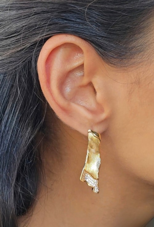 BRINCO ORGÂNICO CRAVEJADO OURO 18K 5 MILÉSIMOS BM2182-O