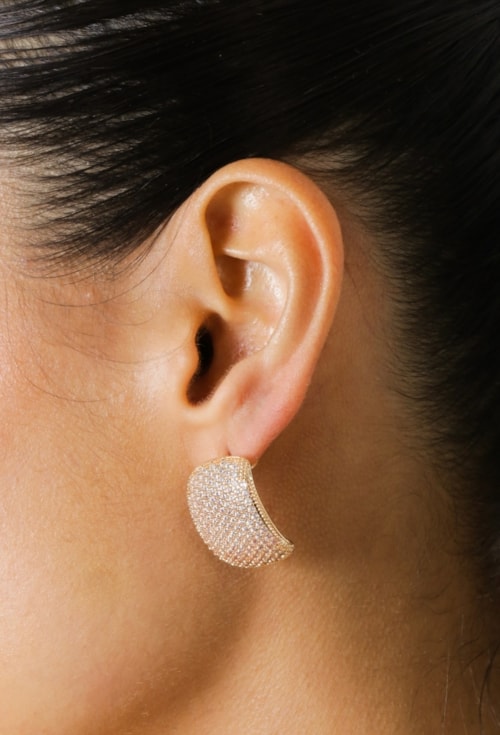 BRINCO OVAL CRAVEJADO PAVÊ COM TARRAXÃO BM2138-O