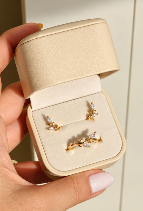BRINCO RAMO COM FOLHAS E PEDRAS LAPIDADAS BANHADO A OURO BM2299-O