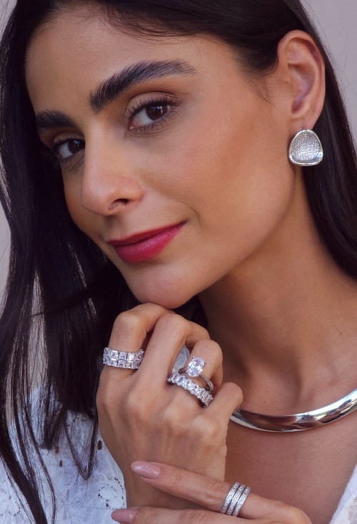 BRINCO TRIANGULAR CRAVEJADO COM PEDRA CRISTAL BM2108-R BRINCO TRIANGULAR CRAVEJADO COM PEDRA CRISTAL BM2108-R