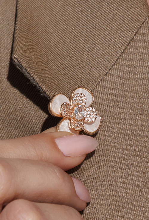 BROCHE FLOR CRAVEJADO AC015-O BROCHE FLOR CRAVEJADO AC015-O