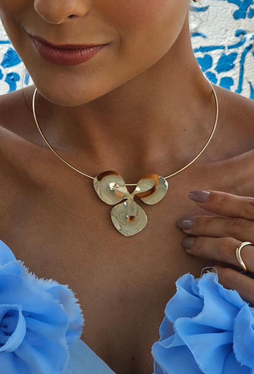 CHOKER DE ARO COM FLOR ORGÂNICA NO OURO CH258-O CHOKER DE ARO COM FLOR ORGÂNICA NO OURO CH258-O