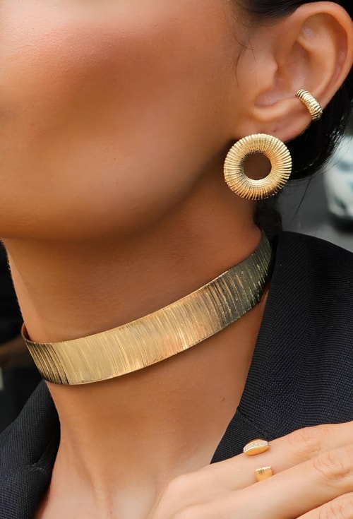 CHOKER DE ARO MODERNA TEXTURIZADA NO OURO CH280-O CHOKER DE ARO MODERNA TEXTURIZADA NO OURO CH280-O