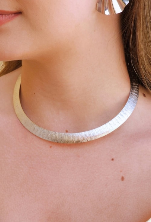 CHOKER DE ARO MODERNO COM TEXTURA NO RÓDIO CH279-R CHOKER DE ARO MODERNO COM TEXTURA NO RÓDIO CH279-R