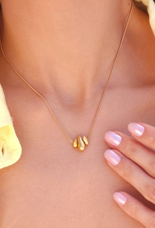 COLAR COM 3 GOTINHAS PENDENTES EM AÇO INOX DOURADO CO848-AD