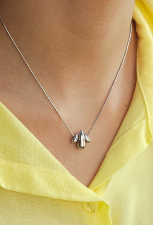 COLAR COM 3 GOTINHAS PENDENTES EM AÇO INOX POLIDO CO848-A