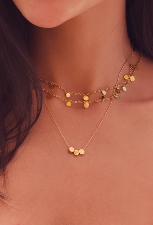 COLAR COM 3 PINGENTES REDONDOS EM AÇO INOX DOURADO CO847-AD