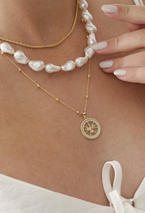 COLAR COM PINGENTE CRAVEJADO CRISTAL DO ESPIRITO SANTO NO OURO CO744-O COLAR COM PINGENTE CRAVEJADO CRISTAL DO ESPIRITO SANTO NO OURO CO744-O