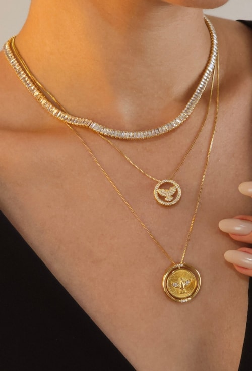 COLAR COM PINGENTE DE ESPÍRITO SANTO QUE VIRA COM ZIRCÔNIA CO700-O COLAR COM PINGENTE DE ESPÍRITO SANTO QUE VIRA COM ZIRCÔNIA CO700-O