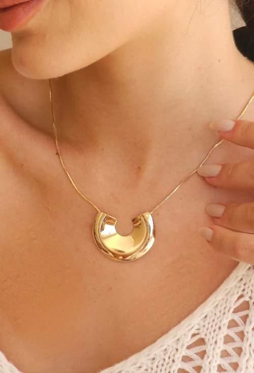 COLAR DE MEIA LUA ABAULADO NO OURO CO710-O COLAR DE MEIA LUA ABAULADO NO OURO CO710-O