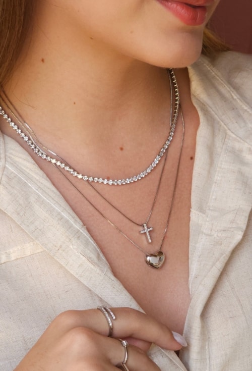 COLAR DELICADO COM PINGENTE DE CRUZ CRAVEJADA CO690-R COLAR DELICADO COM PINGENTE DE CRUZ CRAVEJADA CO690-R