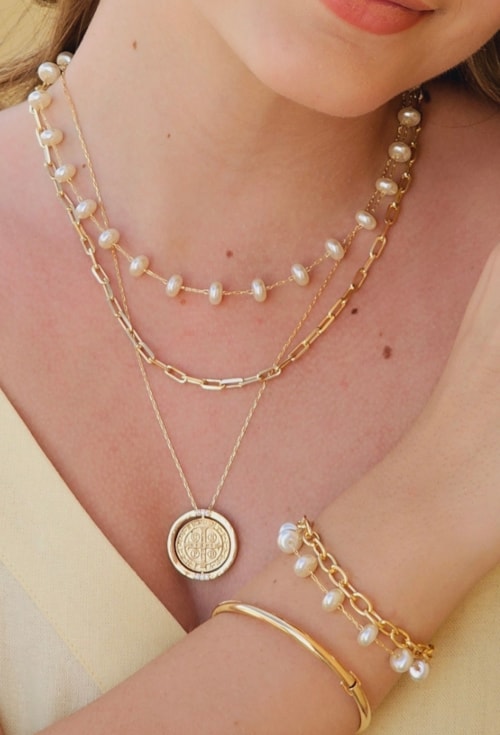 COLAR ELEGANTE DE PÉROLAS NO OURO CO689-O COLAR ELEGANTE DE PÉROLAS NO OURO CO689-O