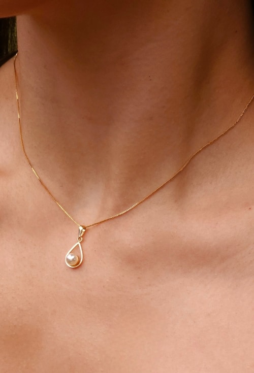 COLAR GOTA VAZADA COM PÉROLA CO748-O COLAR GOTA VAZADA COM PÉROLA CO748-O