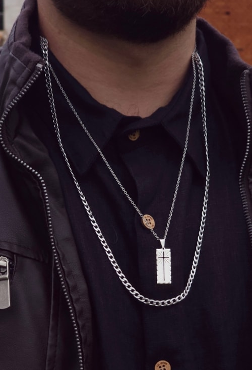 COLAR MASCULINO COM PINGENTE DE CRUZ VAZADA CO582-R