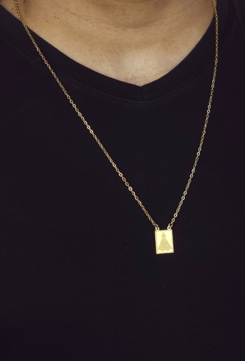 COLAR MASCULINO ESCAPULÁRIO N.S. APARECIDA AÇO INOX DOURADO CO851-AD