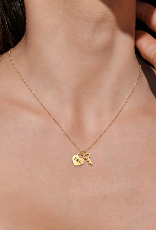 COLAR PERSONALIZÁVEL COM PINGENTES DE CORAÇÃO E CHAVE BANHADO A OURO PP110-O
