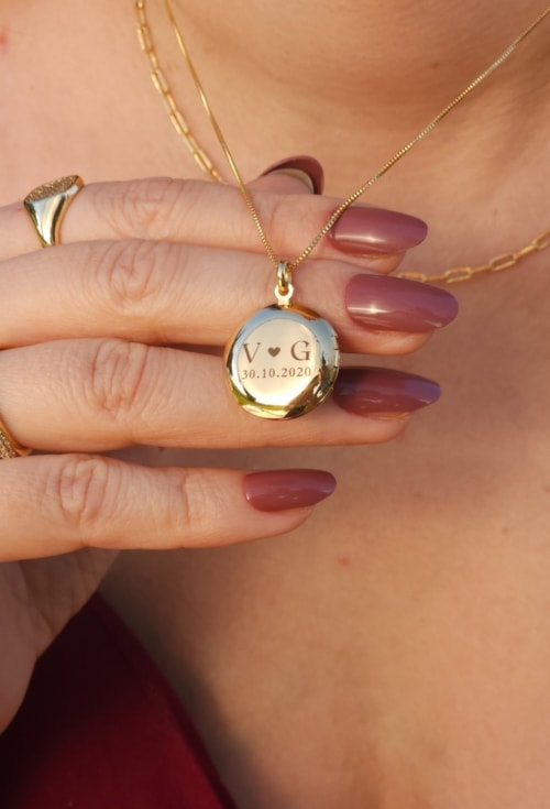 COLAR RELICÁRIO PERSONALIZADO COM INICIAIS E DATA PP095-O