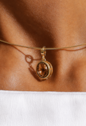 CONJUNTO BRINCOS E PINGENTE OVAIS COM PEDRA MARROM BANHADO A OURO CJ225-O