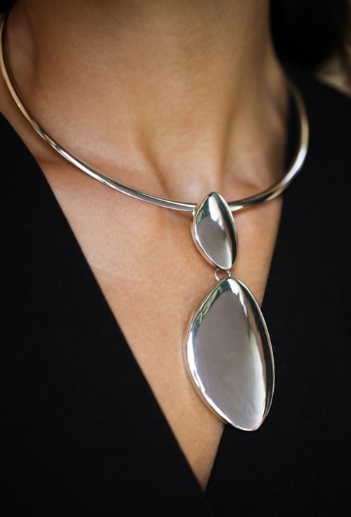 CONJUNTO COLAR ARO RÍGIDO OVAL ORGÂNICO BANHADO RÓDIO CJ197-R