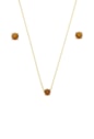 CONJUNTO DOURADO COM PEDRA TOPÁZIO MARROM REDONDA CJ160-O
