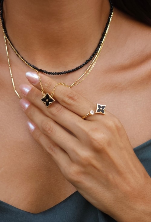 CONJUNTO INSPIRAÇÃO TREVO ÔNIX NO OURO CJ125-O