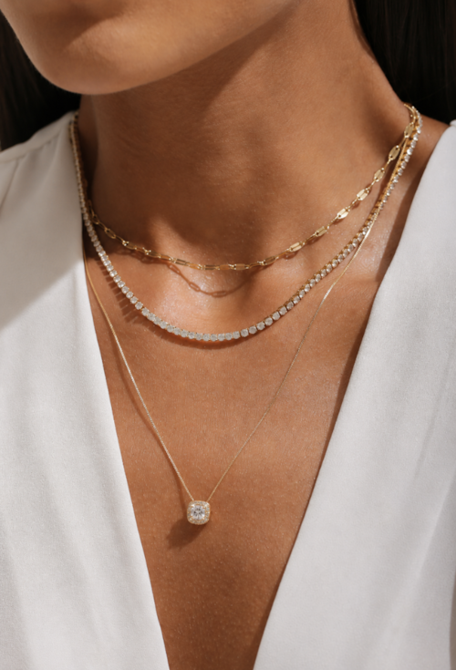 CONJUNTO QUADRADO CRAVEJADO COM PEDRA CRISTAL BANHADO A OURO CJ218-O