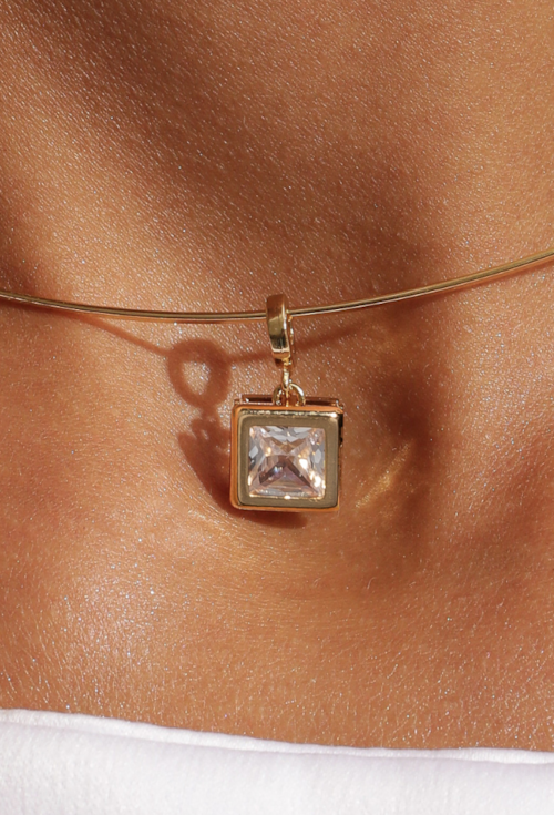 CONJUNTO QUADRADO CRAVEJADO COM PEDRA CRISTAL BANHADO A OURO CJ224-O