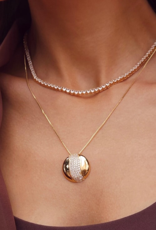 CONJUNTO REDONDO CRAVEJADO ZIRCÔNIA BANHADO OURO CJ204-O