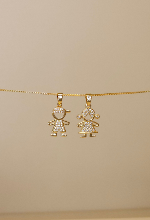 PINGENTE MENINA CRAVEJADO COM CRISTAIS PG178-O