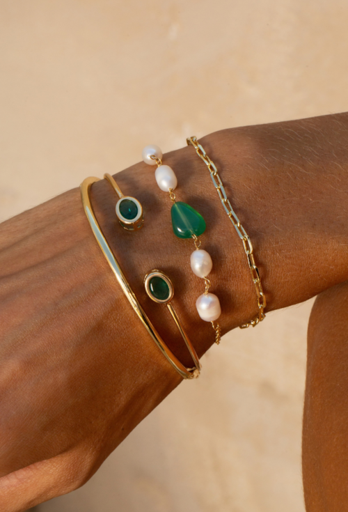PULSEIRA COM PÉROLA BARROCA E ÁGATA VERDE BANHADA A OURO PM650-O