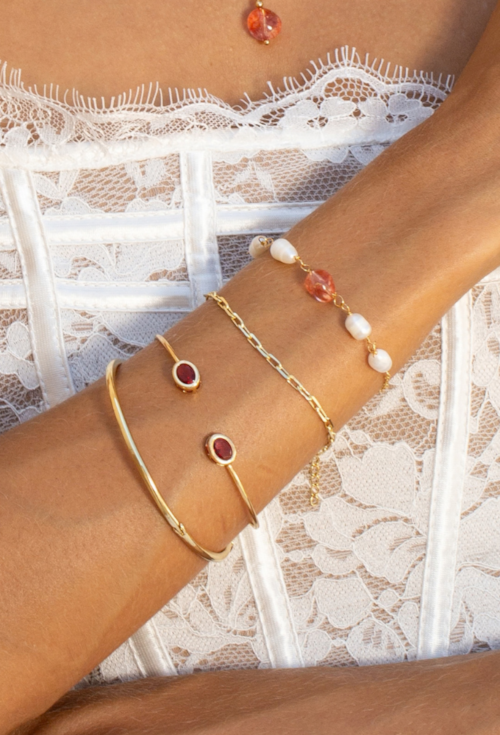 PULSEIRA COM PÉROLA BARROCA E JADE MORANGO BANHADA A OURO PM650-O