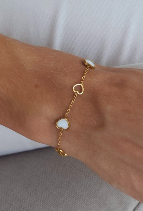 PULSEIRA CORAÇÃO VAZADO MADRE PÉROLA EM AÇO DOURADO PM566-AD