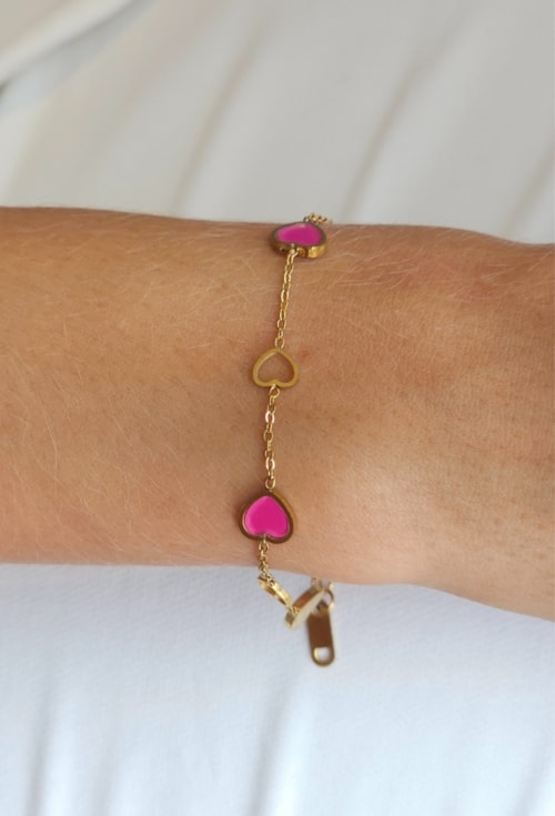 PULSEIRA CORAÇÃO VAZADO PINK EM AÇO DOURADO PM566-AD