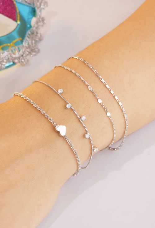 PULSEIRA CORRENTE COM MINI MEDALHAS NO RÓDIO PM034-R