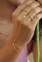 PULSEIRA DE MÃO COM PEQUENAS MEDALHAS REDONDAS NO OURO PM490-O